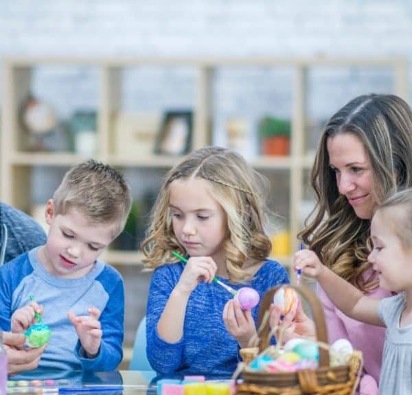 What are the family activities to do for the Easter weekend?